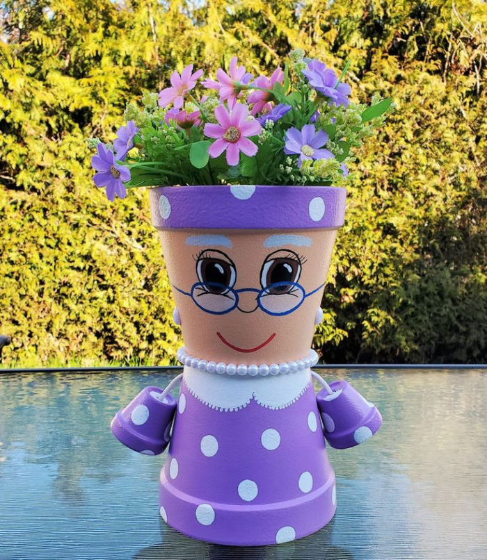 DIY Painted Flowerpots for Grandma