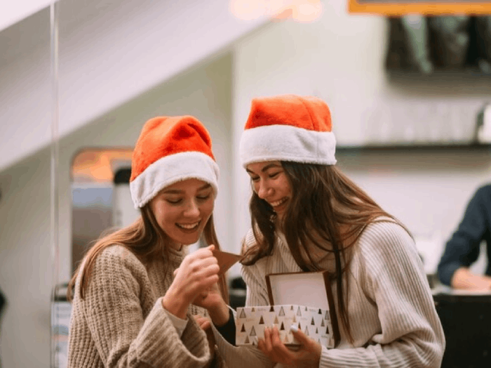 Christmas Card Message Helps to Mend Misunderstandings and Bridge Gaps