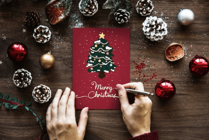 Short and Sweet Christmas Card Messages for Boss to Unwrap the Joy