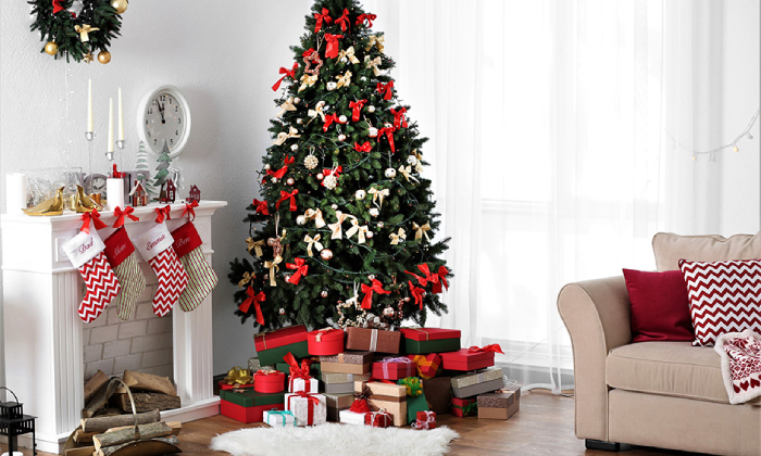 Traditional Ribbon-themed Christmas Tree Decorating Tips