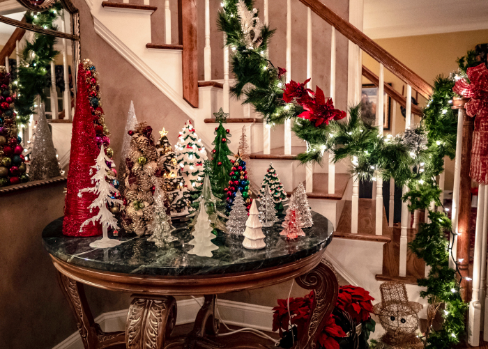 Traditional Elegant Ideas for Christmas Stair Decoration
